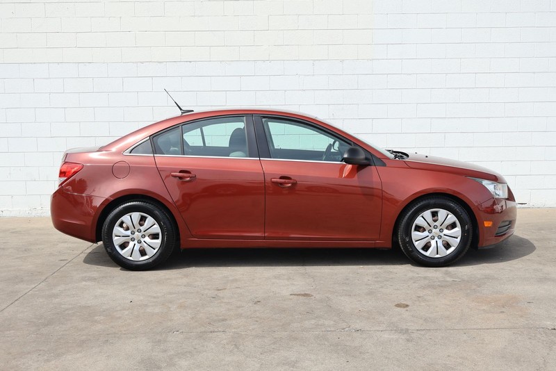 Chevrolet Cruze Vehicle Full-screen Gallery Image 04