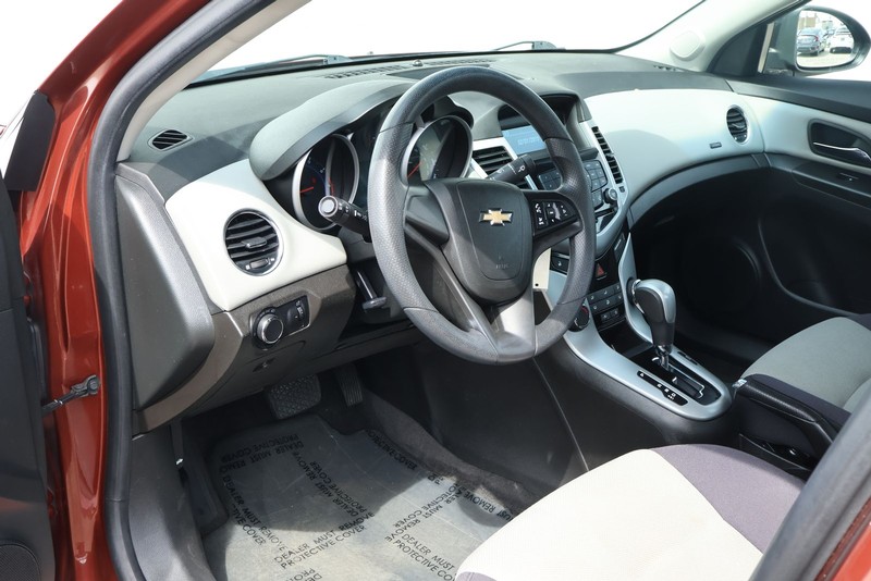 Chevrolet Cruze Vehicle Full-screen Gallery Image 15