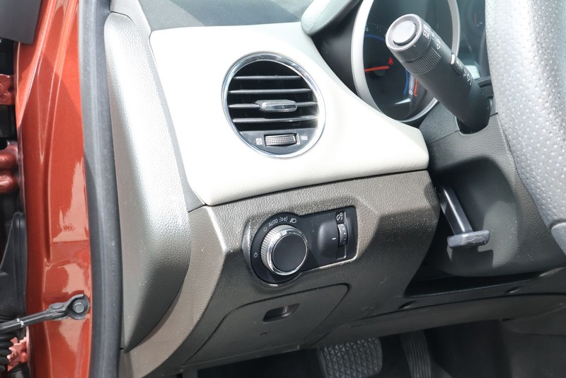 Chevrolet Cruze Vehicle Full-screen Gallery Image 16