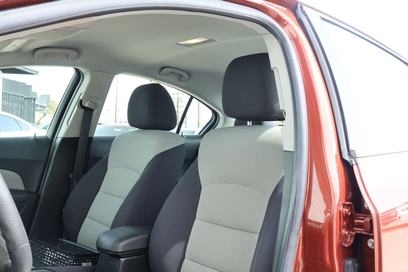 Chevrolet Cruze Vehicle Full-screen Gallery Image 17