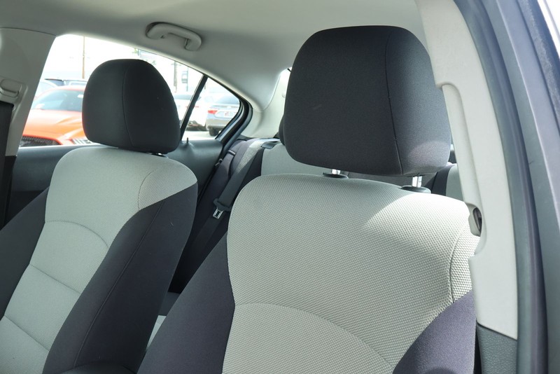 Chevrolet Cruze Vehicle Full-screen Gallery Image 18