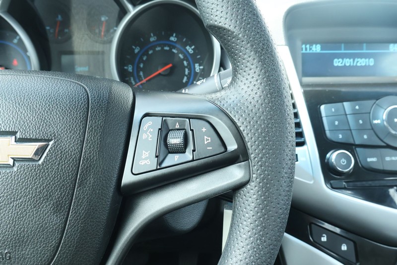 Chevrolet Cruze Vehicle Full-screen Gallery Image 25