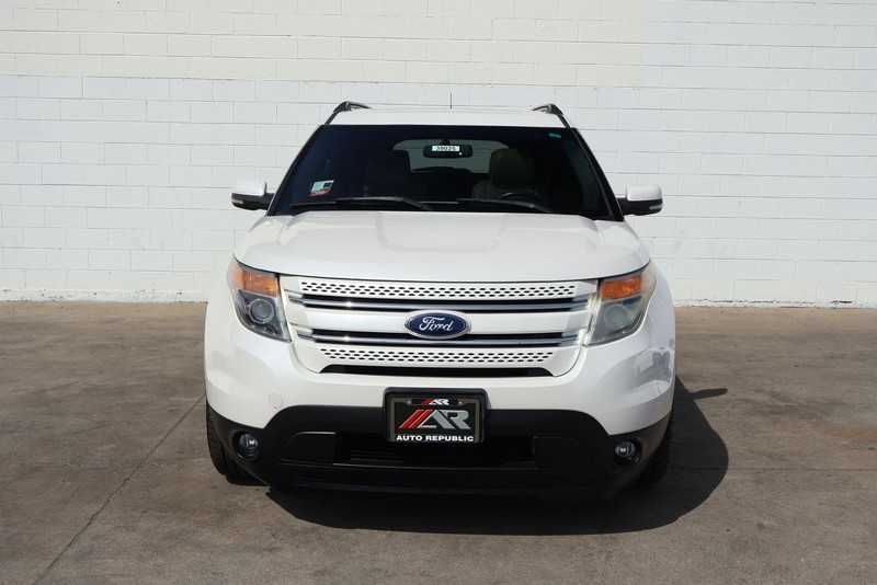 Ford Explorer Vehicle Full-screen Gallery Image 02