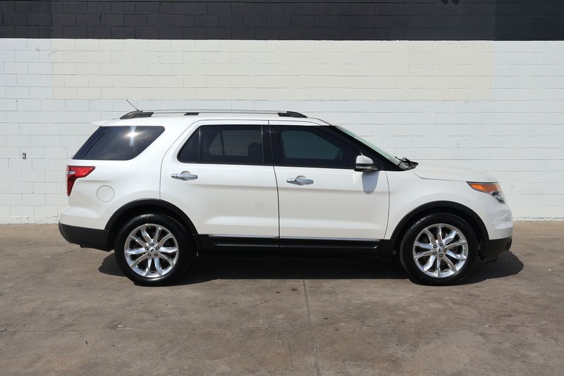 Ford Explorer Vehicle Full-screen Gallery Image 04