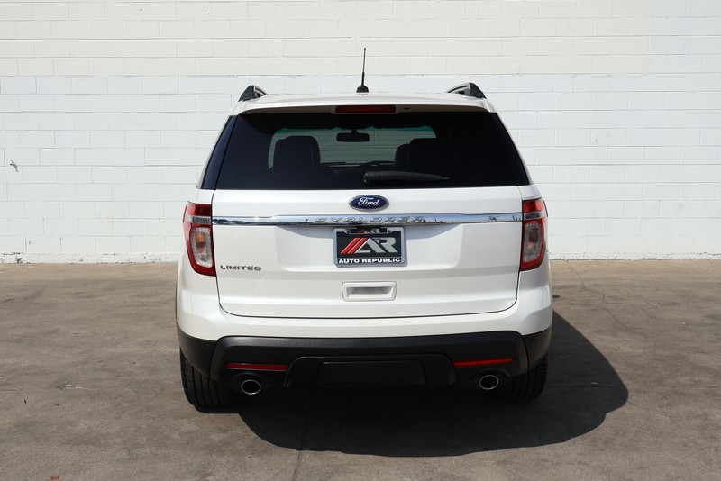 Ford Explorer Vehicle Full-screen Gallery Image 06