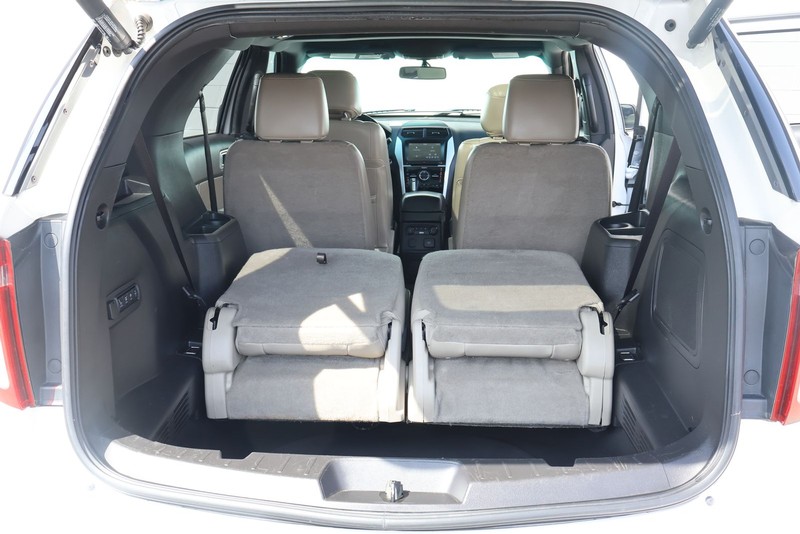 Ford Explorer Vehicle Full-screen Gallery Image 08