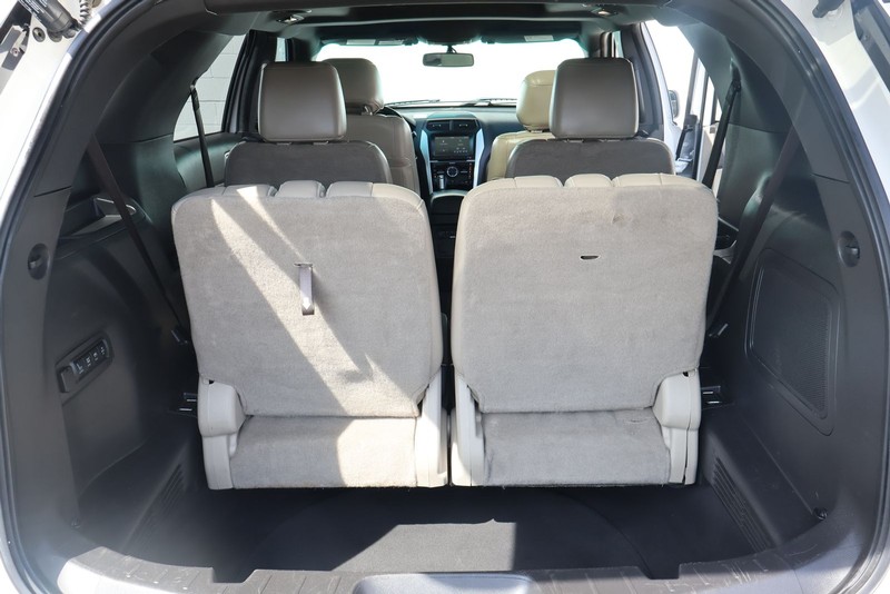 Ford Explorer Vehicle Full-screen Gallery Image 10