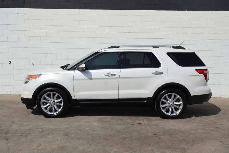 Ford Explorer Vehicle Full-screen Gallery Image 12
