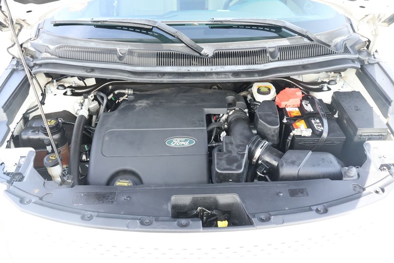 Ford Explorer Vehicle Full-screen Gallery Image 16