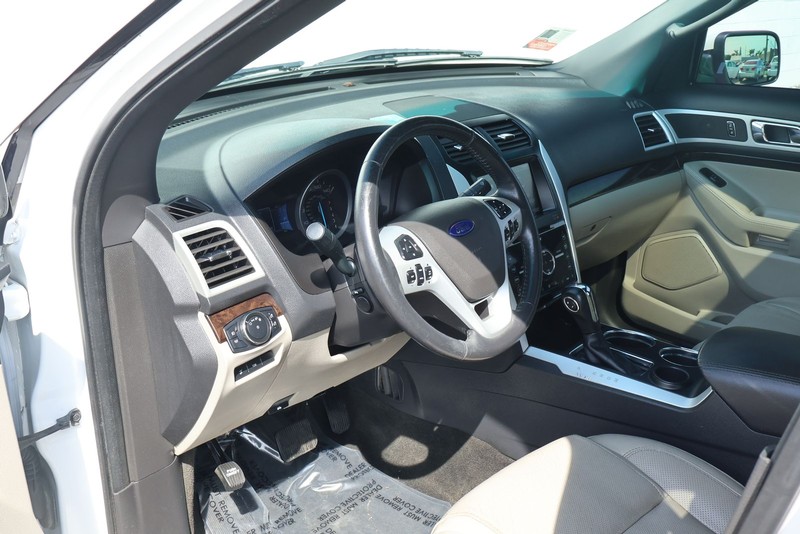 Ford Explorer Vehicle Full-screen Gallery Image 20