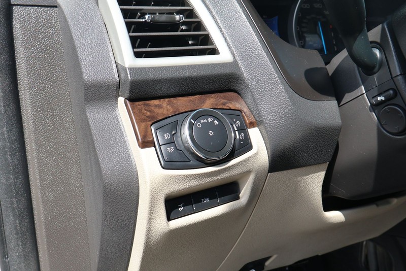 Ford Explorer Vehicle Full-screen Gallery Image 21