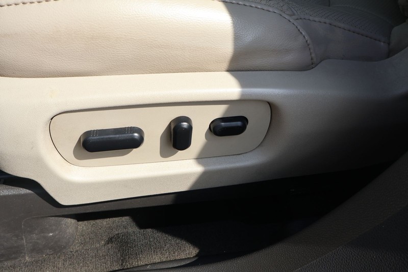 Ford Explorer Vehicle Full-screen Gallery Image 22