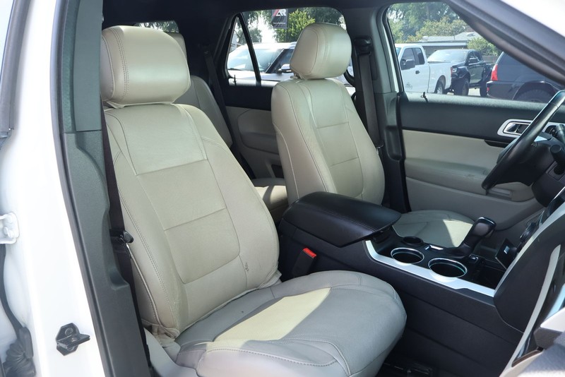 Ford Explorer Vehicle Full-screen Gallery Image 27