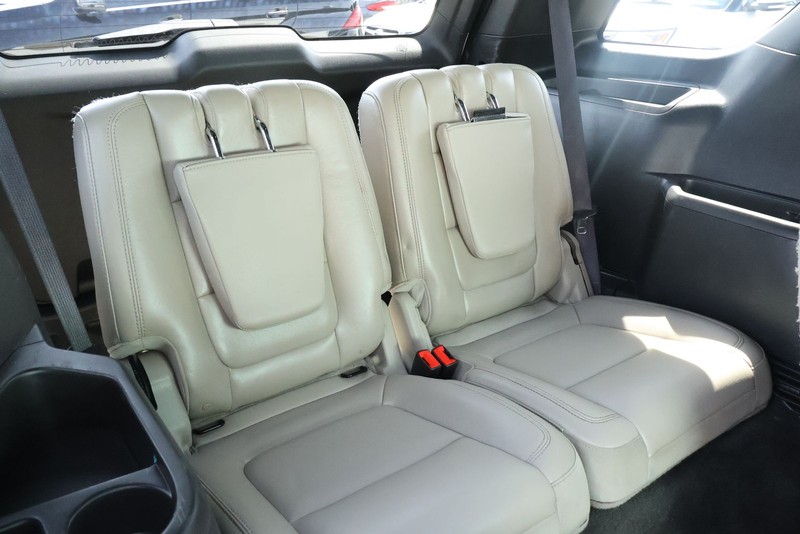 Ford Explorer Vehicle Full-screen Gallery Image 29