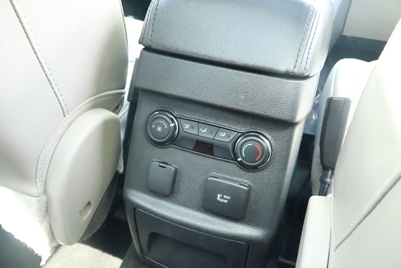 Ford Explorer Vehicle Full-screen Gallery Image 30