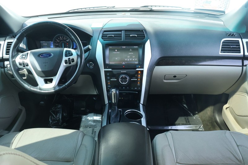 Ford Explorer Vehicle Full-screen Gallery Image 31