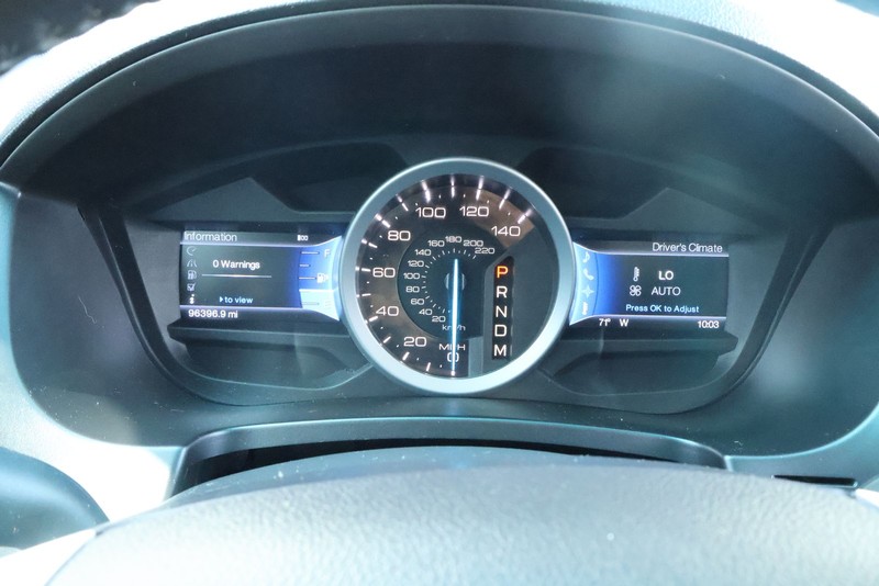 Ford Explorer Vehicle Full-screen Gallery Image 32