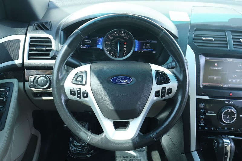 Ford Explorer Vehicle Full-screen Gallery Image 33