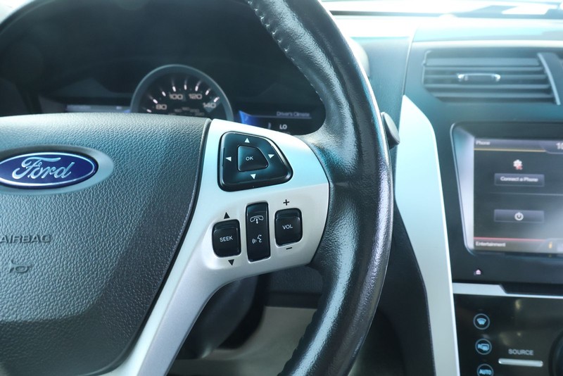 Ford Explorer Vehicle Full-screen Gallery Image 35