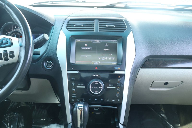 Ford Explorer Vehicle Full-screen Gallery Image 36