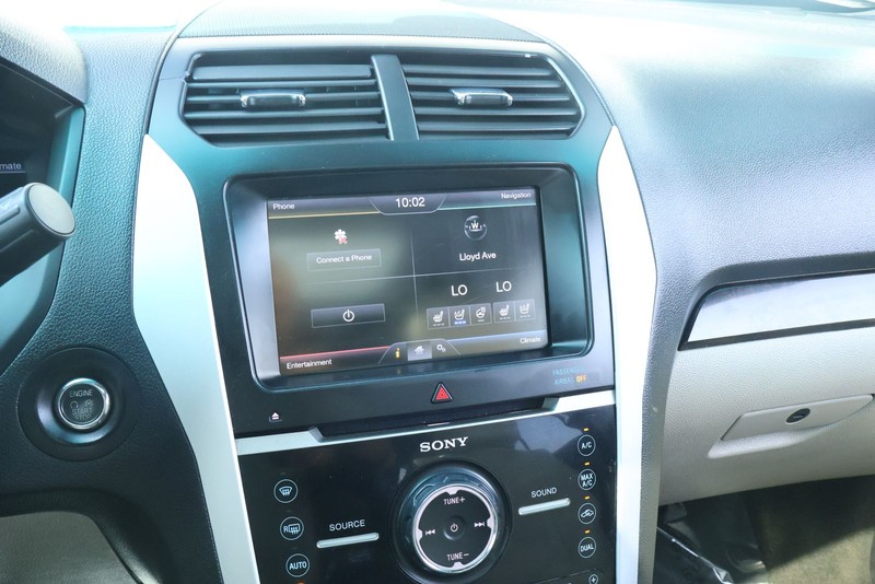 Ford Explorer Vehicle Full-screen Gallery Image 37