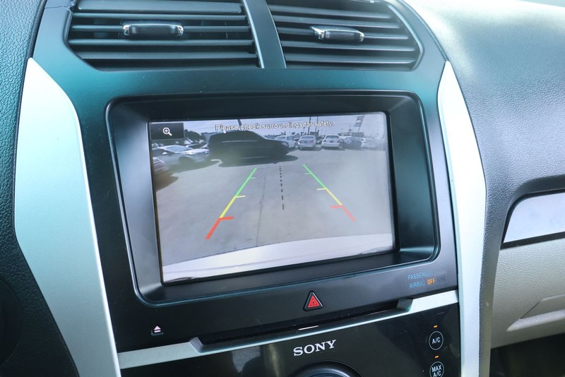 Ford Explorer Vehicle Full-screen Gallery Image 39