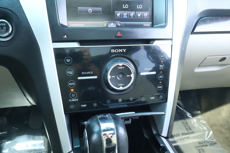 Ford Explorer Vehicle Full-screen Gallery Image 40