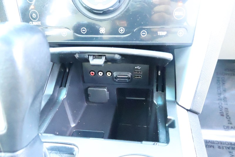 Ford Explorer Vehicle Full-screen Gallery Image 41