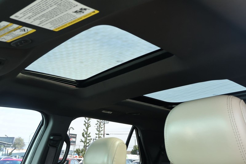 Ford Explorer Vehicle Full-screen Gallery Image 43