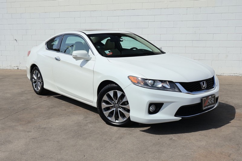 Honda Accord Coupe Vehicle Full-screen Gallery Image 01