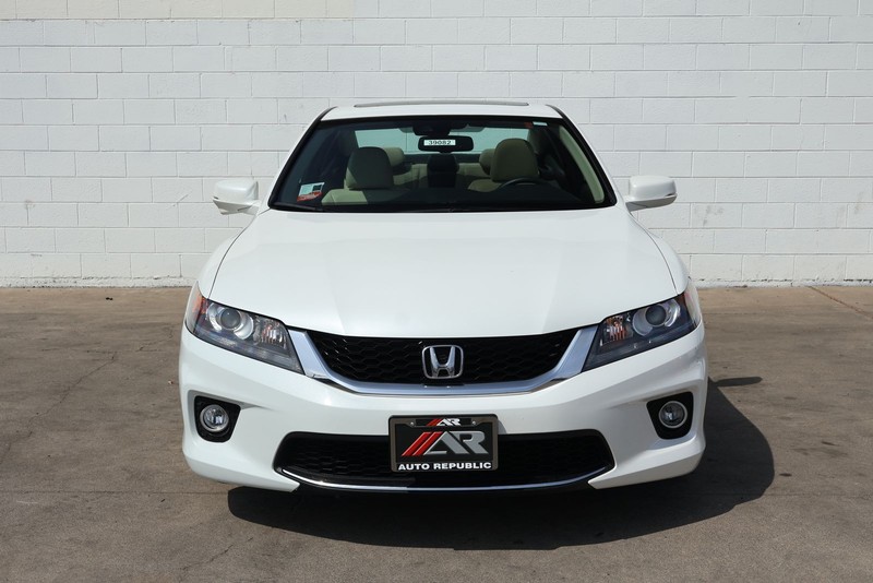 Honda Accord Coupe Vehicle Full-screen Gallery Image 02