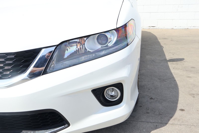 Honda Accord Coupe Vehicle Full-screen Gallery Image 03