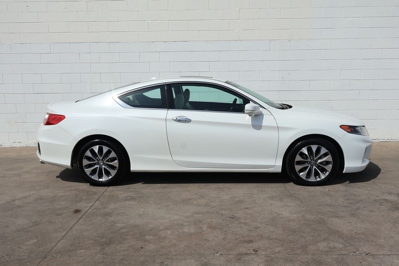 Honda Accord Coupe Vehicle Full-screen Gallery Image 04