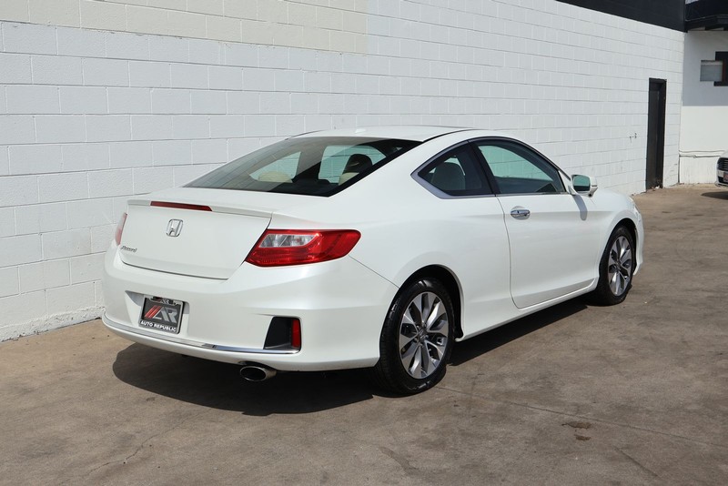 Honda Accord Coupe Vehicle Full-screen Gallery Image 05