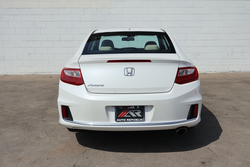 Honda Accord Coupe Vehicle Full-screen Gallery Image 06