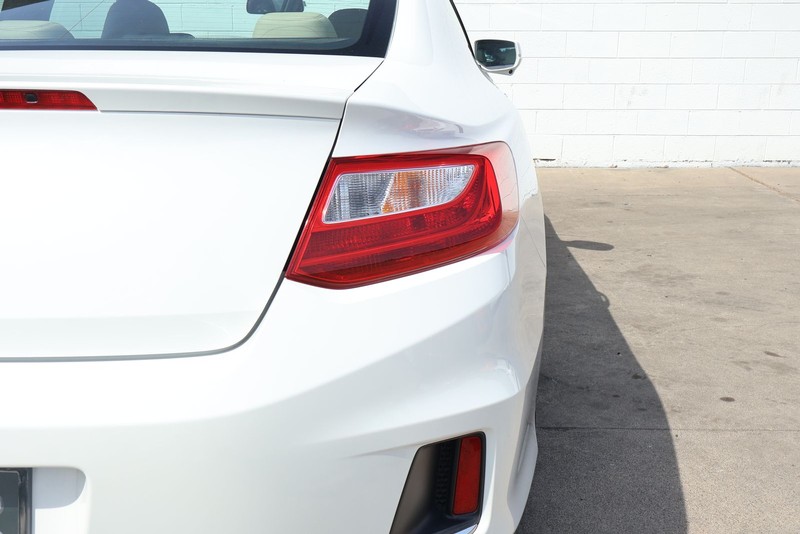 Honda Accord Coupe Vehicle Full-screen Gallery Image 07