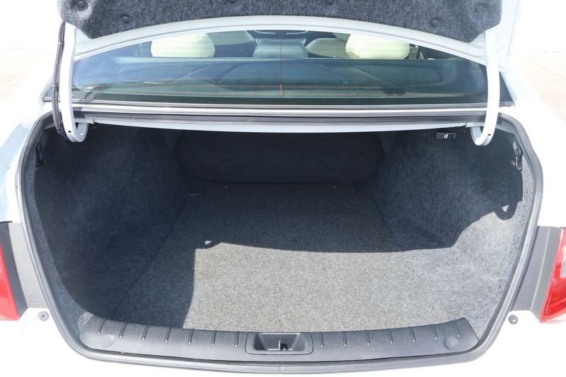 Honda Accord Coupe Vehicle Full-screen Gallery Image 08