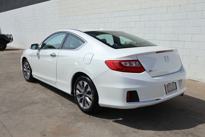 Honda Accord Coupe Vehicle Full-screen Gallery Image 09