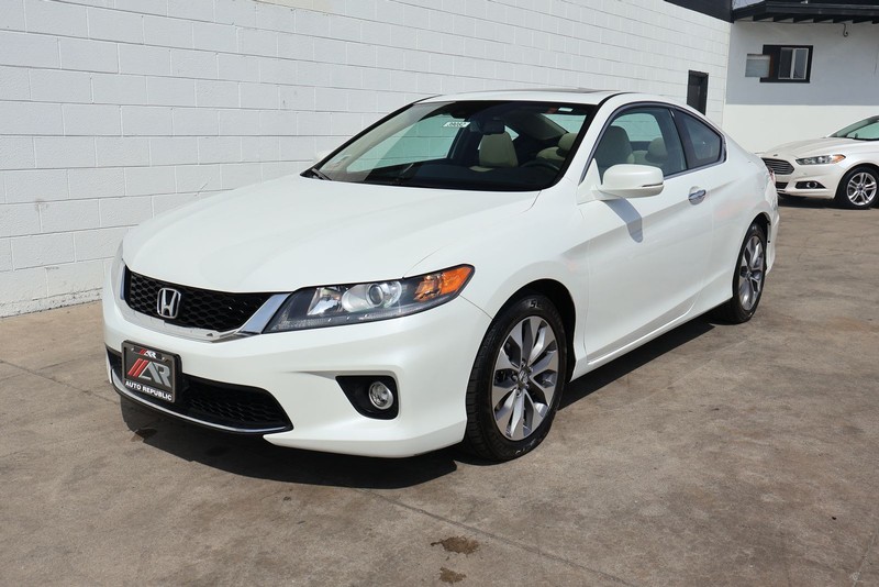 Honda Accord Coupe Vehicle Full-screen Gallery Image 11