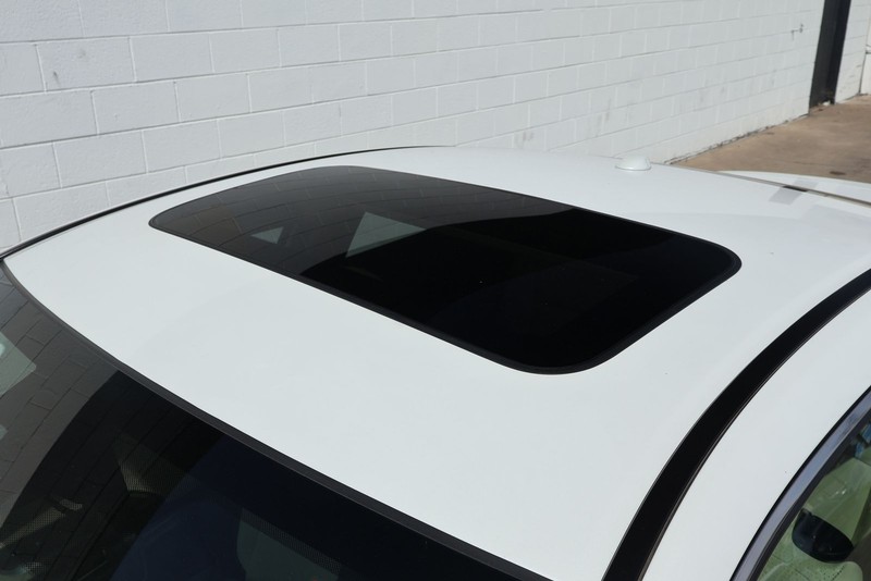 Honda Accord Coupe Vehicle Full-screen Gallery Image 13