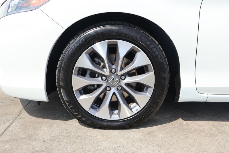 Honda Accord Coupe Vehicle Full-screen Gallery Image 15