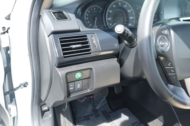 Honda Accord Coupe Vehicle Full-screen Gallery Image 18