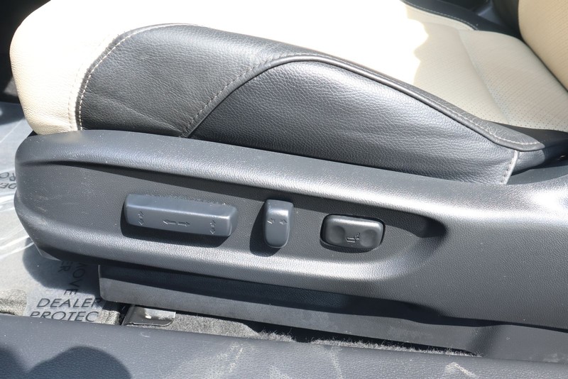 Honda Accord Coupe Vehicle Full-screen Gallery Image 19