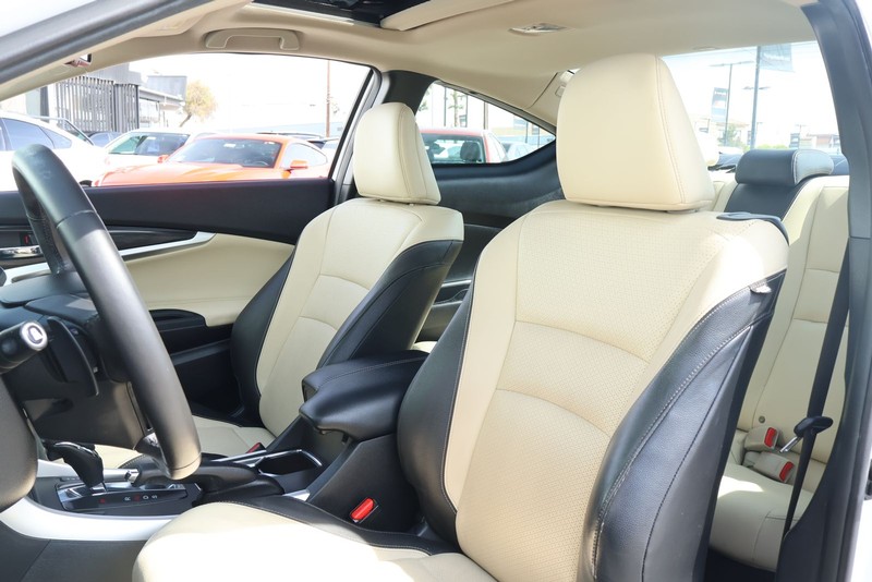 Honda Accord Coupe Vehicle Full-screen Gallery Image 20