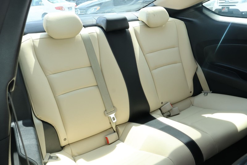 Honda Accord Coupe Vehicle Full-screen Gallery Image 24