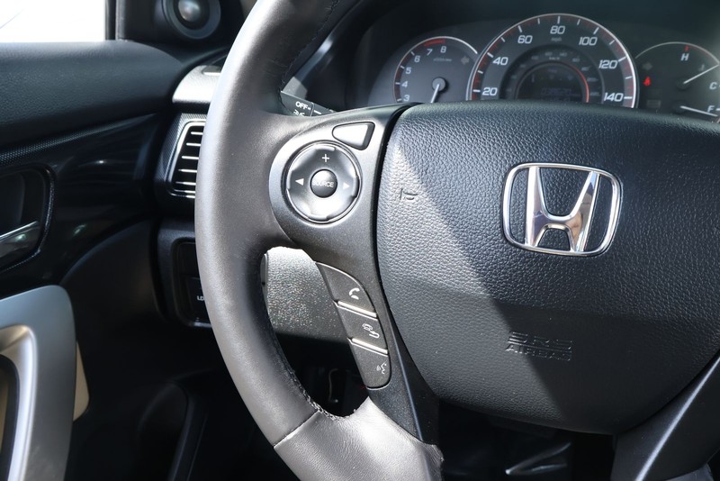 Honda Accord Coupe Vehicle Full-screen Gallery Image 28