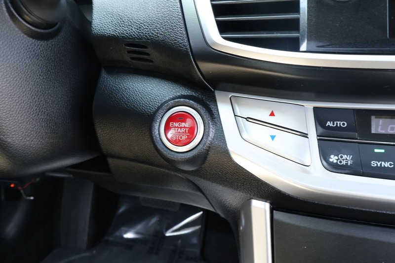 Honda Accord Coupe Vehicle Full-screen Gallery Image 30