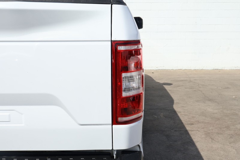 Ford F-150 Vehicle Full-screen Gallery Image 07