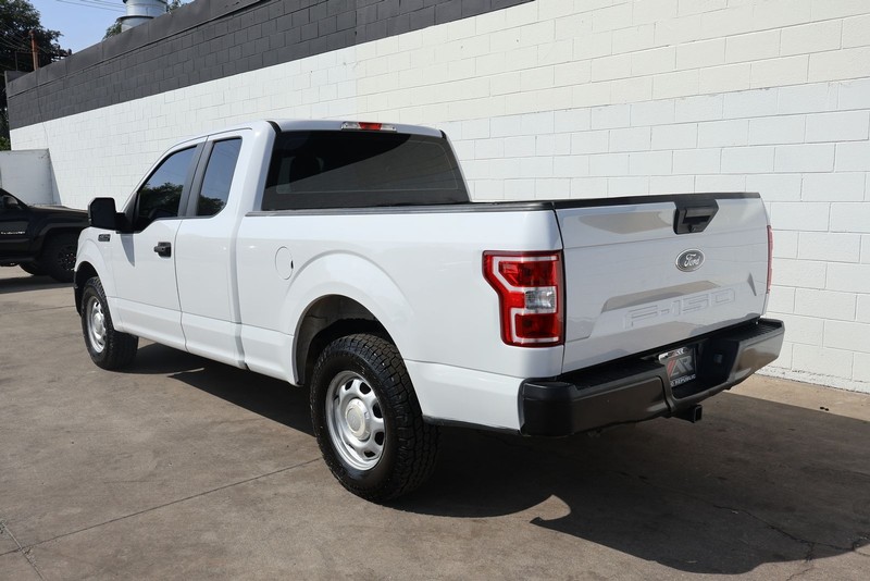 Ford F-150 Vehicle Full-screen Gallery Image 11