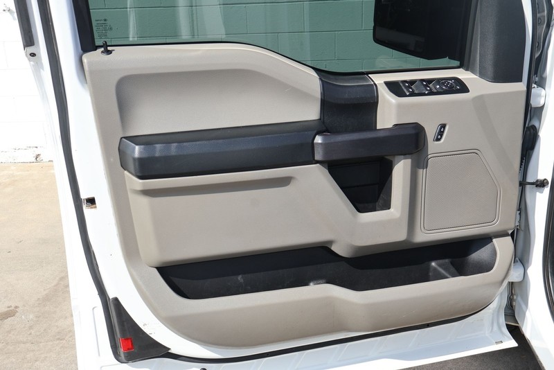 Ford F-150 Vehicle Full-screen Gallery Image 16